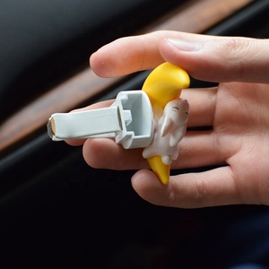 Kawaii 3D resina Luna Animal modelos Mini gato ratón Auto colgantes Diy <span class=keywords><strong>Lattafa</strong></span> coche Perfumes - Product Image 5