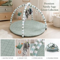 Tapis de jeu pour bébé vert sauge, tapis en coton matelassé personnalisable, style minimaliste scandinave, jouets éléphant et cactus, certifié CPC