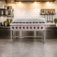 Cuisinière à gaz commerciale moderne en acier inoxydable de 58 pouces avec 8 brûleurs, plaque de cuisson et gril Lava intégré