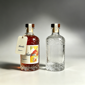 Bouteille <span class=keywords><strong>de</strong></span> <span class=keywords><strong>Cognac</strong></span> Cylindrique Ronde en Verre Épais <span class=keywords><strong>de</strong></span> Haute Qualité 500 ml, Transparente, Gaufrée, avec Logo Personnalisé Gravé - Product Image 1