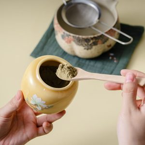 Juego de Tazas de Matcha de Cerámica con Batidor de Bambú, Diseño Floral Oriental para Ceremonia del Té, Utensilios de Cerámica - Product Image 3