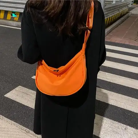 Leichte Reise-Schulter tasche Gürtel tasche Umhängetasche Knödel Nylon Crescent Umhängetasche für Frauen