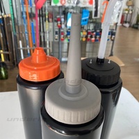 Fabricant d'accessoires de hockey Pro 750ml 1000ml bouteille d'eau de sport de forme différente de couleur avec paille facile à presser pour hockey