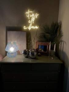 Be Kind Stay Weird LED Neon Sign <span class=keywords><strong>Lettres</strong></span> pour lire des livres Décoration murale pour chambre Bar Fête d'anniversaire Salon - Product Image 5