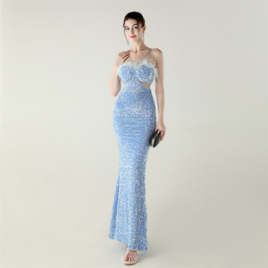 <span class=keywords><strong>Robe</strong></span> de soirée artisanale en velours, ornée de sequins et de plumes <span class=keywords><strong>d</strong></span>'autruche. - Product Image 2