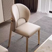 Chaise de salle à manger en cuir de luxe au design moderne avec dossier nordique et structure en acier inoxydable pour restaurant/hôtel
