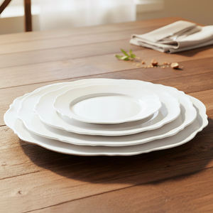 Platos de boda con borde festoneado blanco al por mayor, plato base de porcelana <span class=keywords><strong>china</strong></span> con hoja de loto. - Product Image 4