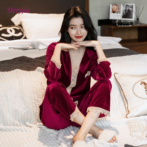 Conjunto de <span class=keywords><strong>pijamas</strong></span> clásicos de terciopelo de lujo para mujer, <span class=keywords><strong>Pijamas</strong></span> largos de invierno con costuras de encaje XL, ropa de dormir clásica de lujo de invierno con costuras de encaje XL - Product Image 1