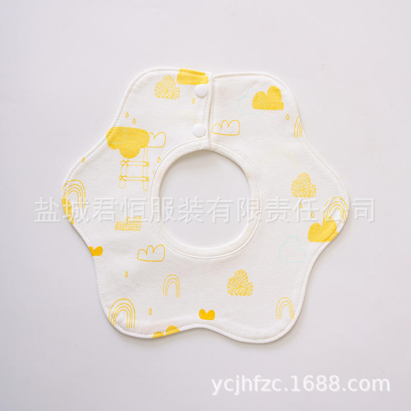 พื้นหลังสีขาวเมฆสีเหลือง