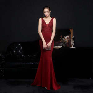 Robe de mariée longue sirène à imprimé floral, ornée de dentelle et de strass européens, entièrement artisanale, à une épaule, style Toast Maxi - Product Image 3