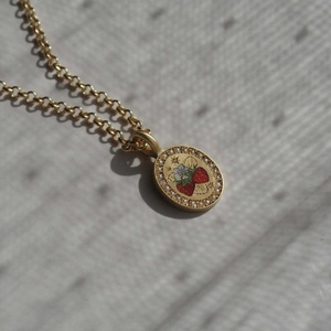 Collar de Fresa con Colgante de Zirconia en Oro de 18K para Mujer, Estilo Moderno, Acero Inoxidable, Corte Princesa, Regalo para Fiesta de Verano o Aniversario - Product Image 4