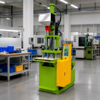 Machine de moulage par injection verticale de 20 tonnes HG-TC200 pour le moulage de cintres en fil d'acier en plastique avec des matériaux PET/PP/PC/PA/EPS