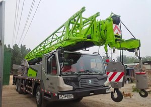 Grúa sobre Camión Usada Zoomlion de 30 Toneladas, Todoterreno, Hidráulica, para Construcción, con Motor Weichai, Caja de Cambios, Bomba y Motor de Engranajes - Product Image 5