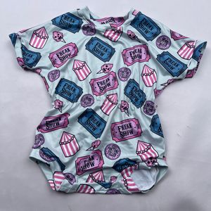 ชุดรอมเปอร์เด็กผู้หญิงลายเสือม้าพิมพ์ลายสัตว์แบบ OEM สั่งทำพิเศษ ชุดจั๊มสูทฤดูร้อนสำหรับเด็กแรกเกิด ลายเกล็ดหิมะคริสต์มาสบนผ้าลายสก็อตสีแดง - Product Image 5