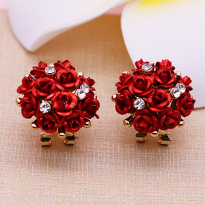 Prix de gros, boucles d'oreilles pendantes en forme de fleur incrustées d'alliage plaqué or, unisexe, tendance, à porter au quotidien - Product Image 4