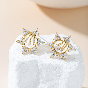 Boucles d'oreilles étoile de la chance en or 18 carats plaqué or, micro-pavé de zircon, bijoux célestes romantiques pour femmes - Product Image 4
