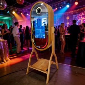 Miroir <span class=keywords><strong>à</strong></span> selfie de <span class=keywords><strong>mariage</strong></span> en bois de chêne, écran tactile interactif, borne <span class=keywords><strong>photo</strong></span> avec imprimante intégrée, fonction d'impression instantanée - Product Image 3