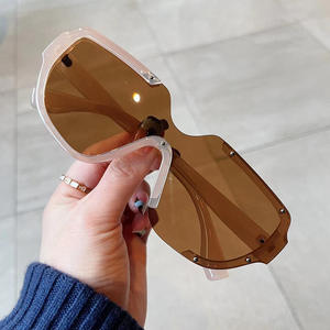 Lunettes de soleil sportives décontractées pour hommes, monture noire, verres PC, protection UV 100%, design irrégulier, pour sports de plein air et conduite - Product Image 3