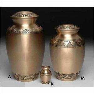 Urne de crémation en métal doré hautement décorative Top tendance Urnes de compagnon de fabricant indien fabriquées à la main Large gamme d'urnes - Product Image 4