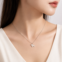Collier Pendentif Licorne en Nacre Naturelle, Chaîne Claviculaire en Tungstène Électroplaqué Haut de Gamme, Pendentif Cheval Niche pour Femme