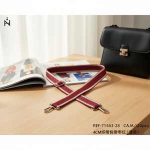 Correa de cincha de 4 cm color granate para bolso con ganchos metálicos - Product Image 3