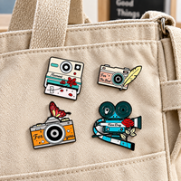 Broches personnalisées en émail de dessin animé, badges métalliques d'anime, vente en gros d'usine, épingles de revers en émail souple ou dur, cadeaux promotionnels