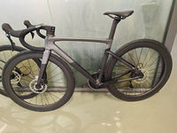 Vélo de route en fibre de carbone 700C, cadre entièrement en carbone, frein à disque, vélo de cyclisme aérodynamique pour la course et la ville