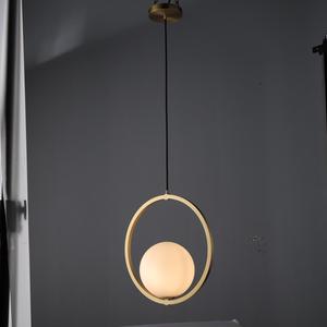 Lámpara Colgante LED de Cobre de Estilo Americano Moderno de Alta Calidad con Bola de Vidrio Esmerilado para Sala de Estar, Hotel - Product Image 1