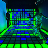 Jeu de sol interactif pour enfants avec dalles LED, projecteur à capteur de mouvement, terrain de jeu intérieur lumineux avec logiciel de conception