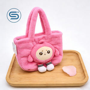 Sacs à dos en peluche aux motifs de fêtes saisonnières comme des flocons de neige ou des citrouilles, ce qui en fait un choix de cadeau festif et thématique pour les enfants - Product Image 3