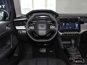 La <span class=keywords><strong>Peugeot</strong></span> 408 Luxury Edition de 2025, équipée d'un moteur 1.5T, présente des caractéristiques haut de gamme et son prix est raisonnable. - Product Image 5