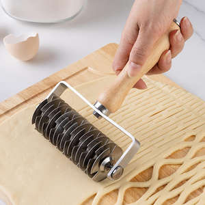 Stainless Steel <b>Wooden</b> Handle Pizza Roller Knife Kitchen Gadget Pizza Rolling Wheel Knife - Product Image 1