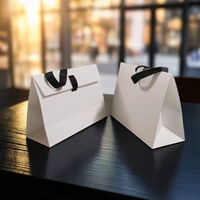 Geri Dönüştürülebilir Özel Logo Baskılı Düğün Butik Kağıt Çantaları Ambalaj Lüks Premium Hediye Alışveriş Kağıt Çantası Kurdele Saplı