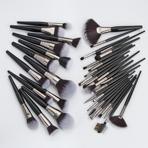 Pincéis de maquiagem personalizados, conjunto de pincéis pretos de luxo com cabo de madeira para maquiagem, kit de pincéis cosméticos