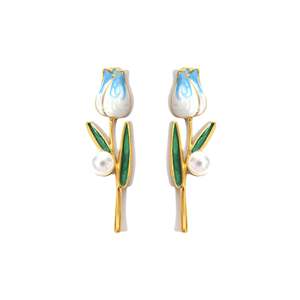 Pendientes de Moda con Diseño de Tulipán, Chapados en Oro PVD, Acero Inoxidable 316L con Detalles de Perla y Esmalte - Product Image 1
