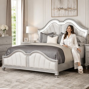 <span class=keywords><strong>Lit</strong></span> capitonné argenté directement de l'usine, tête de <span class=keywords><strong>lit</strong></span> capitonnée style Regency Queen avec dossier camelback et garniture en <span class=keywords><strong>strass</strong></span>, design moderne - Product Image 4