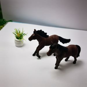 Yeni Gelen 100 Adet <span class=keywords><strong>Mini</strong></span> Reçine Koşan At Figürleri Minyatür Hayvan Heykelleri Bahçe Aksesuarları Peyzaj Pasta Süsü DIY - Product Image 1