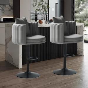 Luxuriöse Gerippte Grüne Barhocker mit Goldenen Akzenten - Zeitgenössische Hohe Barstühle für Gehobenes Innendesign und Bars - Product Image 3