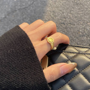 2024 diseño de nicho reloj de dedo anillo de amor de lujo relojes chapado en oro significado especial anillo relojes para mujer dedo - Product Image 2