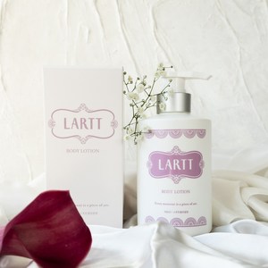 Lotion hydratante pour le corps au fini rafraîchissant et aux extraits naturels pour une nutrition quotidienne sans sensation grasse - Product Image 1