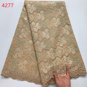 4277 Vente en gros <span class=keywords><strong>de</strong></span> dentelle suisse <span class=keywords><strong>de</strong></span> haute qualité avec strass, tissus <span class=keywords><strong>de</strong></span> dentelle en coton africain nigérian pour robes <span class=keywords><strong>de</strong></span> mariée pour femmes - Product Image 2