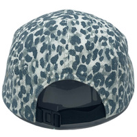 Gorra de béisbol estilo campamento de 5 paneles, sin estructura, vintage y de moda, de mezclilla de algodón con visera plana, con estampado de leopardo y bicolor
