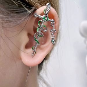 Pendientes de Piercing Vintage con Diseño de Serpiente Entrelazada, Estilo Oscuro, Gótico Punk, Joyería de Oreja - Product Image 1