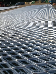 Grille en acier durable de qualité supérieure pour allées de parcs et systèmes de drainage, grille extérieure - Product Image 5