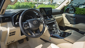 Auto Usado en Buen Estado, <span class=keywords><strong>Toyota</strong></span> Land Cruiser 300 <span class=keywords><strong>VX</strong></span> 4.0P 2022, Negro, SUV, Listo para Usar, Sin Accidentes, Envío Mundial - Product Image 3