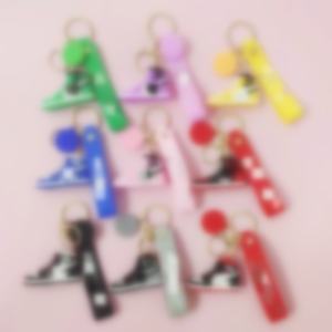 ZY0427A simulación de dibujos animados 3D zapatos de baloncesto llavero bolsa colgante muñeca máquina colgante llavero moda zapato llavero - Product Image 2