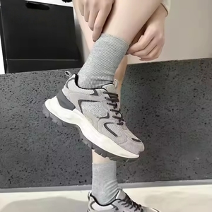 Baskets à lacets pour femme de style coréen, semelle intérieure en maille d'été, recommandées sur <span class=keywords><strong>TikTok</strong></span>, couleur unie, tendance mode à enfiler pour la marche - Product Image 5