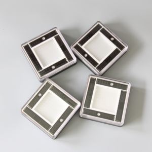 地下埋め込み式LEDマーカーライト、IP68定格の屋外埋め込み式スタッドライト。ワイヤレススクエアソーラーパワー舗装ライト - Product Image 1