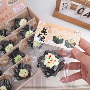 Balle anti-stress sensorielle Tofu Piquant - Jouet à presser réaliste en forme de tofu fermenté pour soulager l'anxiété et la stimulation sensorielle - Product Image 3