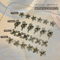 50 pièces de breloques pour ongles 3D souples sculptées en forme de fleur, 6-9 mm, style Old Money, décorations d'ongles rétro dorées mélangées, accessoires de manucure DIY avec diamants